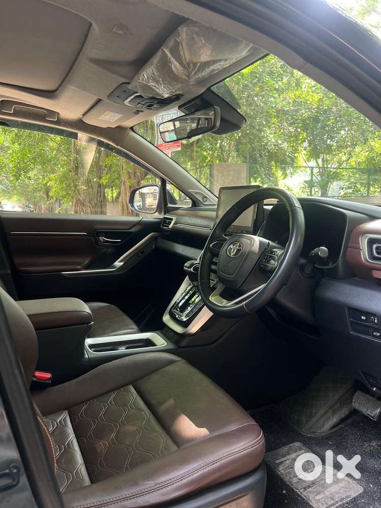 Toyota Innova Hycross 2.0 Zx Hybrid 7 Str, 2024, Petrol