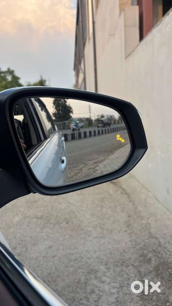 Toyota Innova Hycross, 2025, Petrol