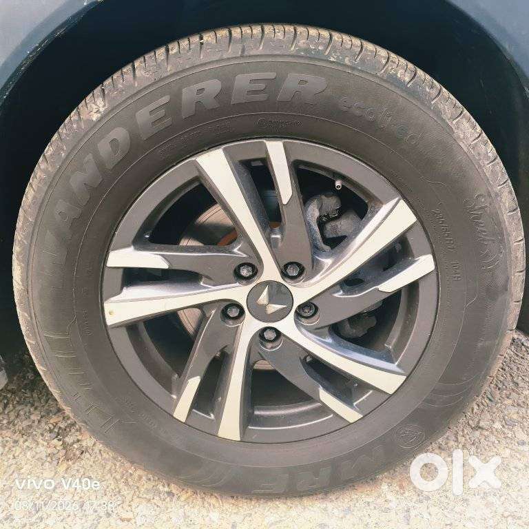 Mahindra Xuv700 2.0 Ax 5 Petrol Mt Str, 2022, Petrol