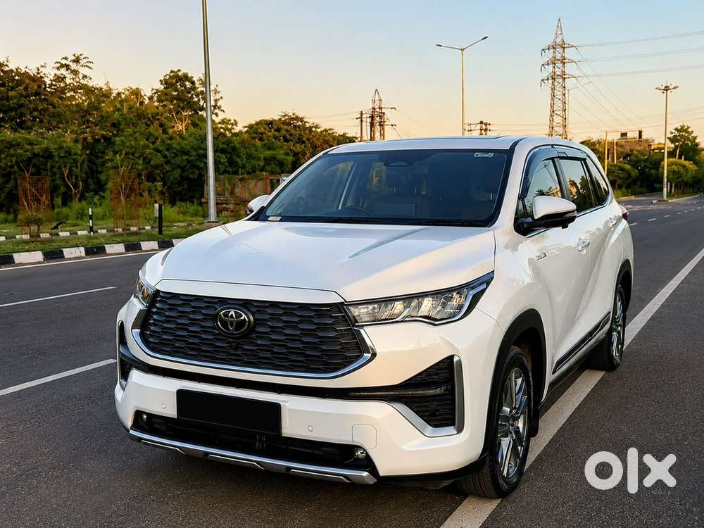 Toyota Innova Hycross Petrol 15000 Km Driven