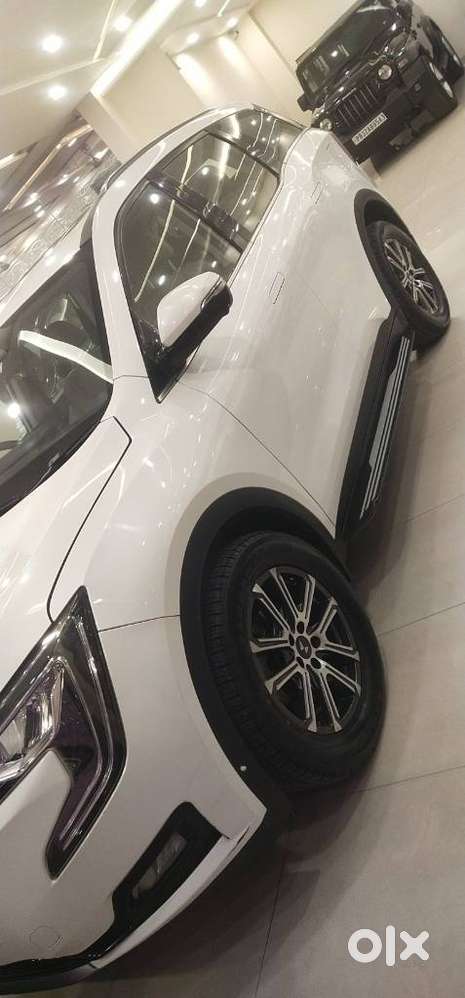 Mahindra Xuv700 2.2 Ax 7 Diesel At Luxury Pack Str, 2022, Diesel