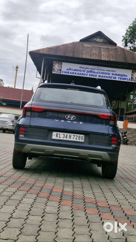 Hyundai Venue 2023 Petrol 41000 Km Driven