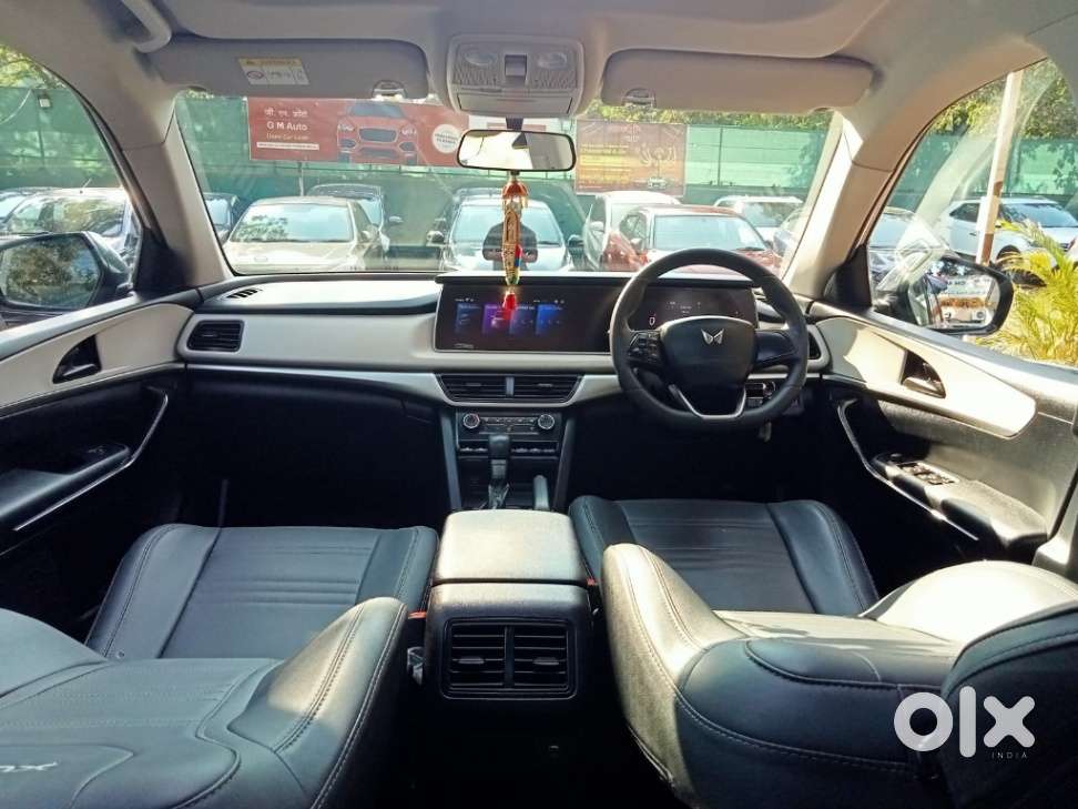 Mahindra Xuv700 2.0 Ax 5 Petrol At Str, 2022, Petrol