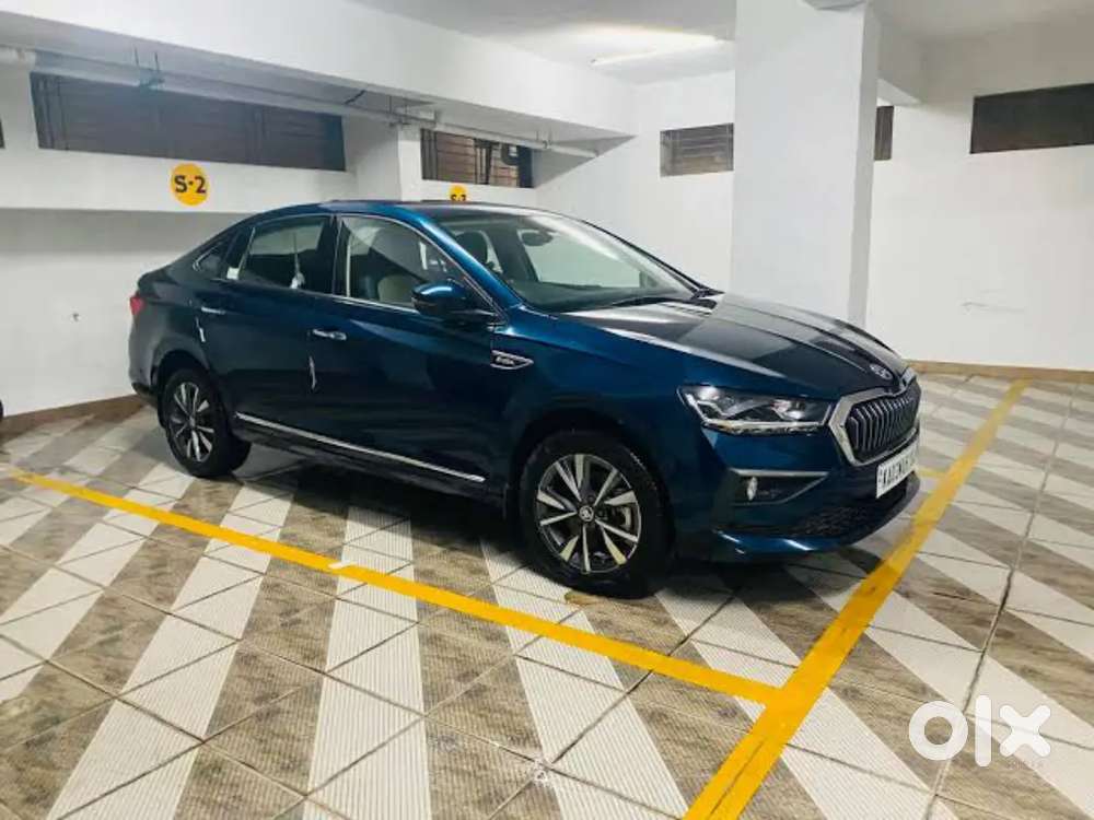 Skoda Slavia Signature 1.0 Tsi 2025