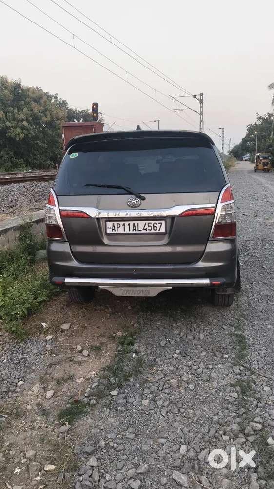 Toyota Innova 2.5g  2011