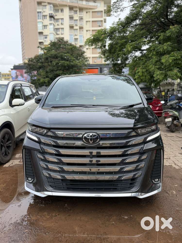 Toyota Vellfire Vip – Executive Lounge, 2025, Petrol