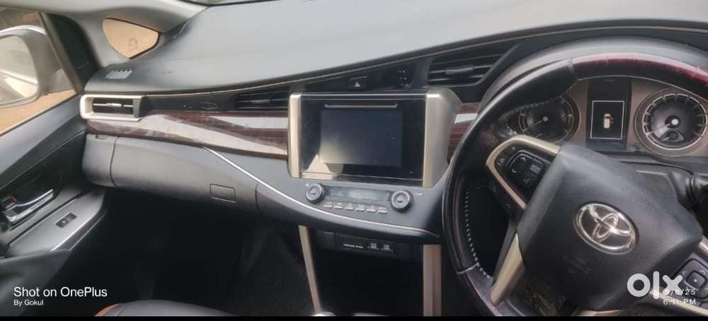 Toyota Innova Crysta 2.4 V 8 Str, 2017, Diesel