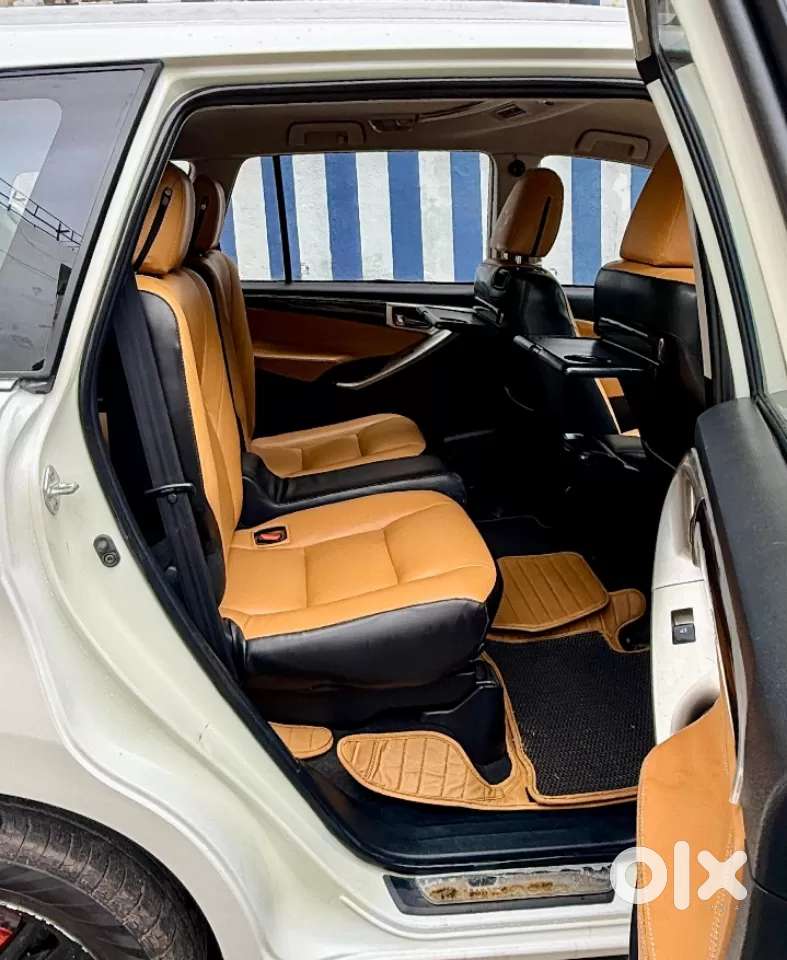 Toyota Innova Crysta 2.8 Zx At 7 Seater, 2016, Diesel
