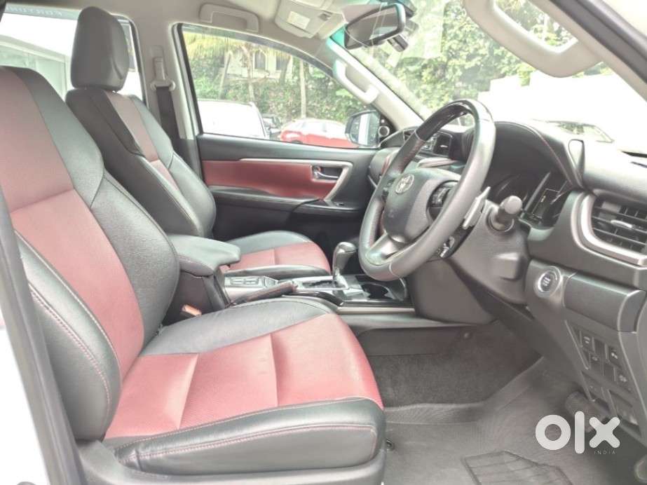 Toyota Fortuner Legender 4x4 At 2.8, 2024
