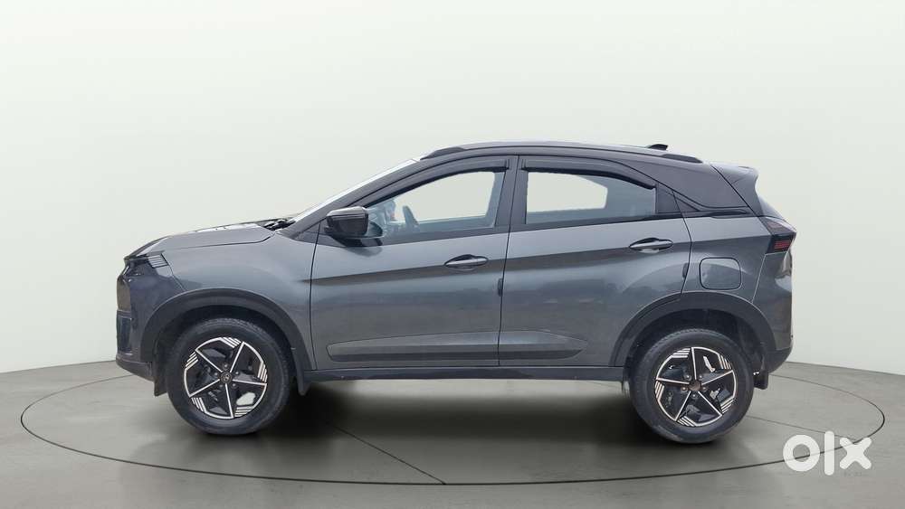 Tata Nexon Fearless Plus S Purple 1.5 Revotorq Diesel 6amt Dual Tone..