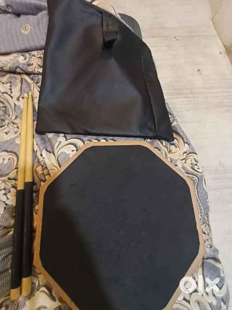 Almost new octapad with 3 pair of drumsticks
