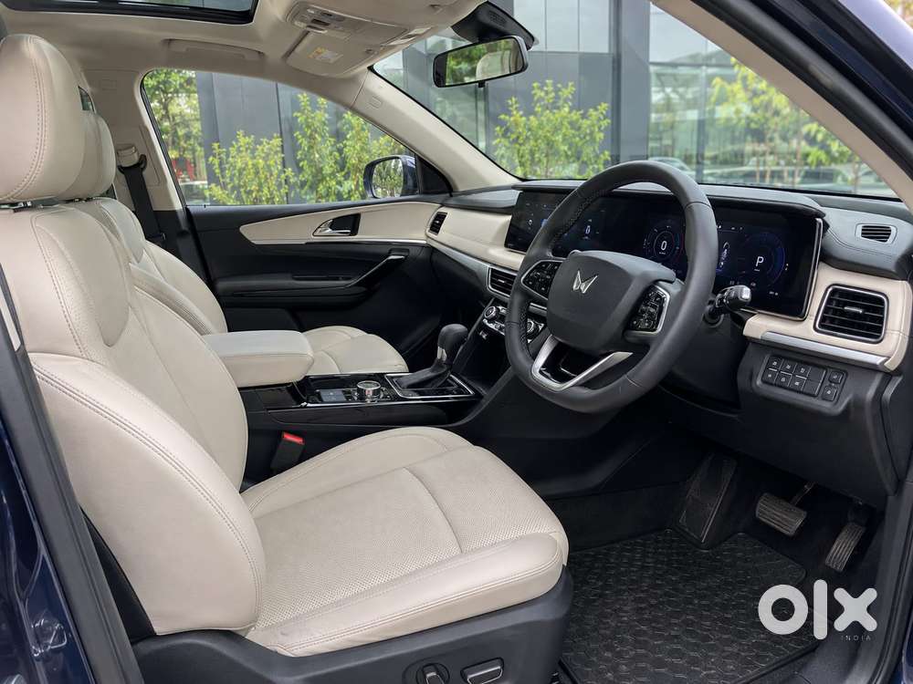Mahindra Xuv700 2.0 Ax 7 Petrol At Luxury Pack Str, 2021, Petrol