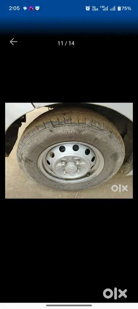 गाड़ी में कोई कमी नहीं है आराम में देख के गाड़ी को