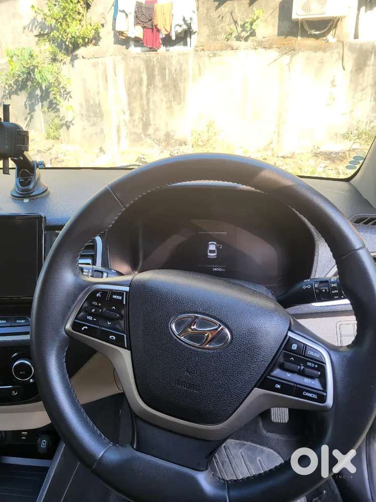 Hyundai Verna 1.5 Mpi Sx (phantom Black)