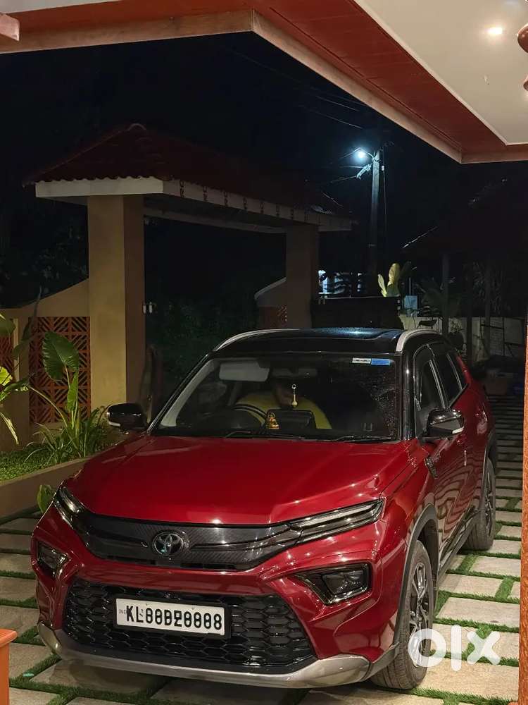 Toyota Hyryder Hybrid G  Fully Hybrid  Dual Tone Red-black  25km/l
