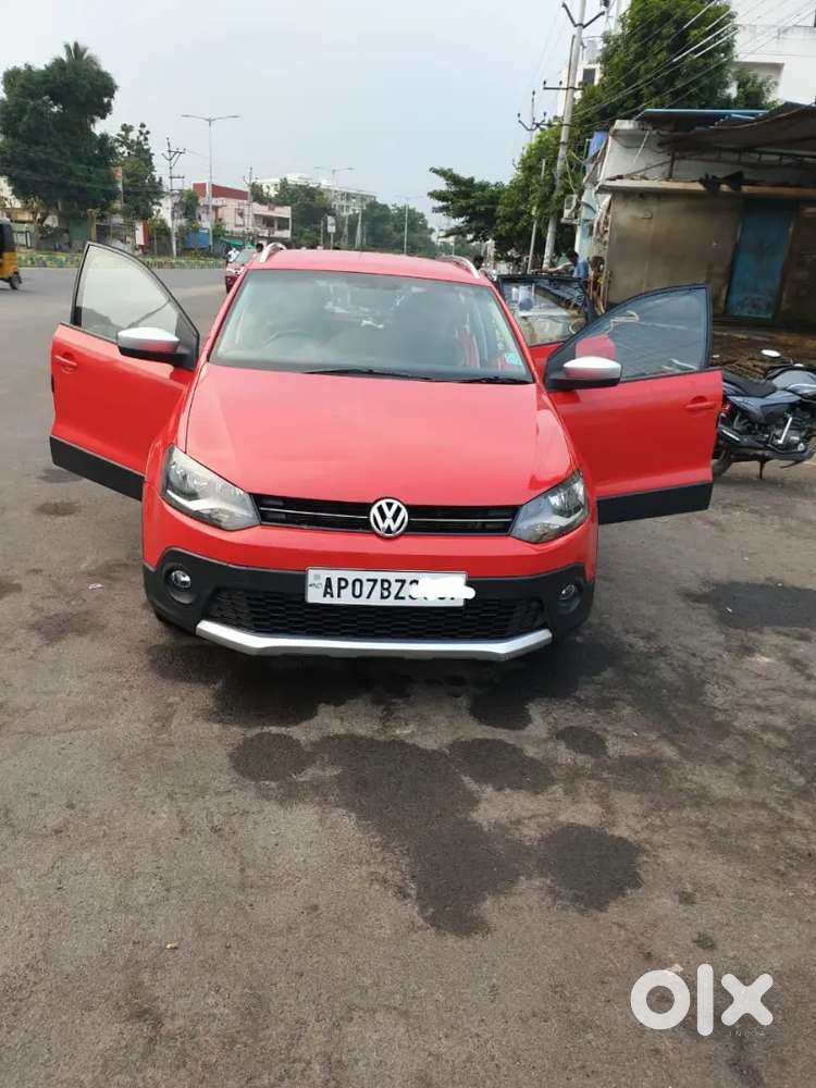 Volkswagen Crosspolo Highline 2014 Diesel Well Maintained