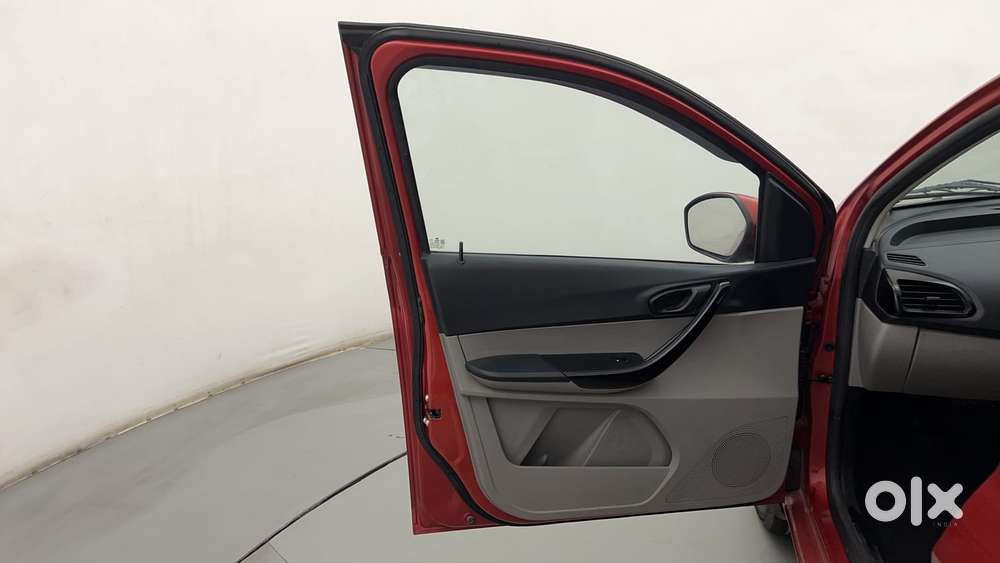 Tata Tiago 1.2 Revotron Xt, 2017, Petrol