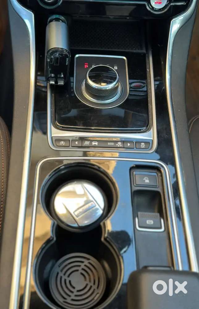 Jaguar Prestige Xe 2017 Year