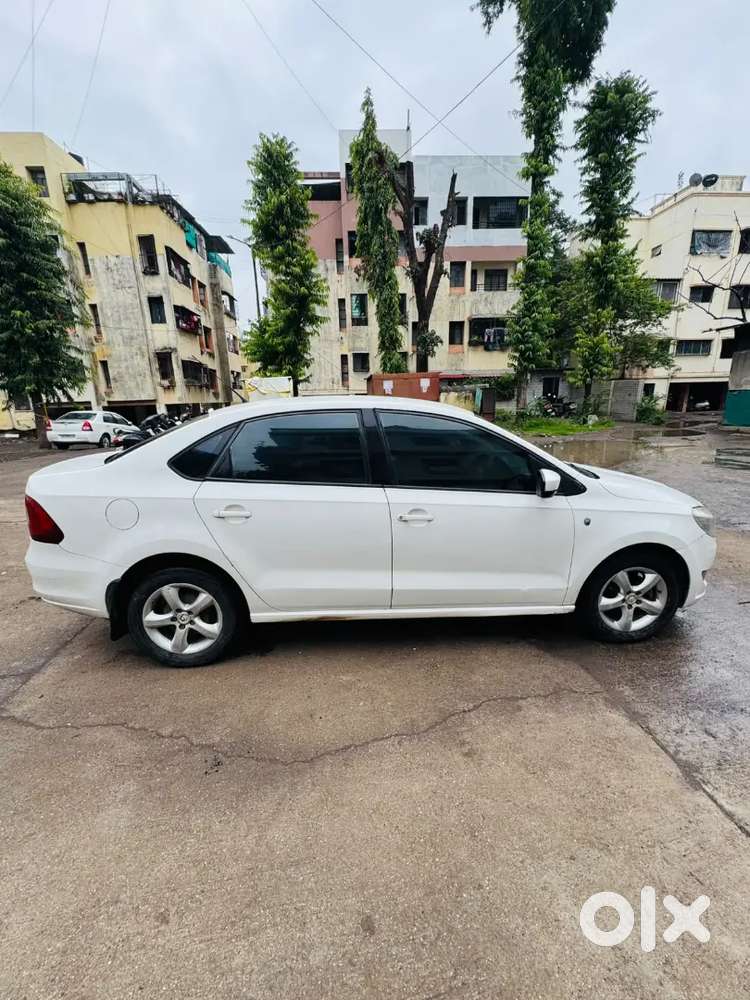 Skoda Rapid Elegance 2012