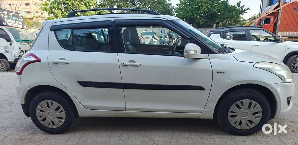 Maruti Suzuki Swift Vxi 1.2 Abs Bs-iv, 2012, Petrol