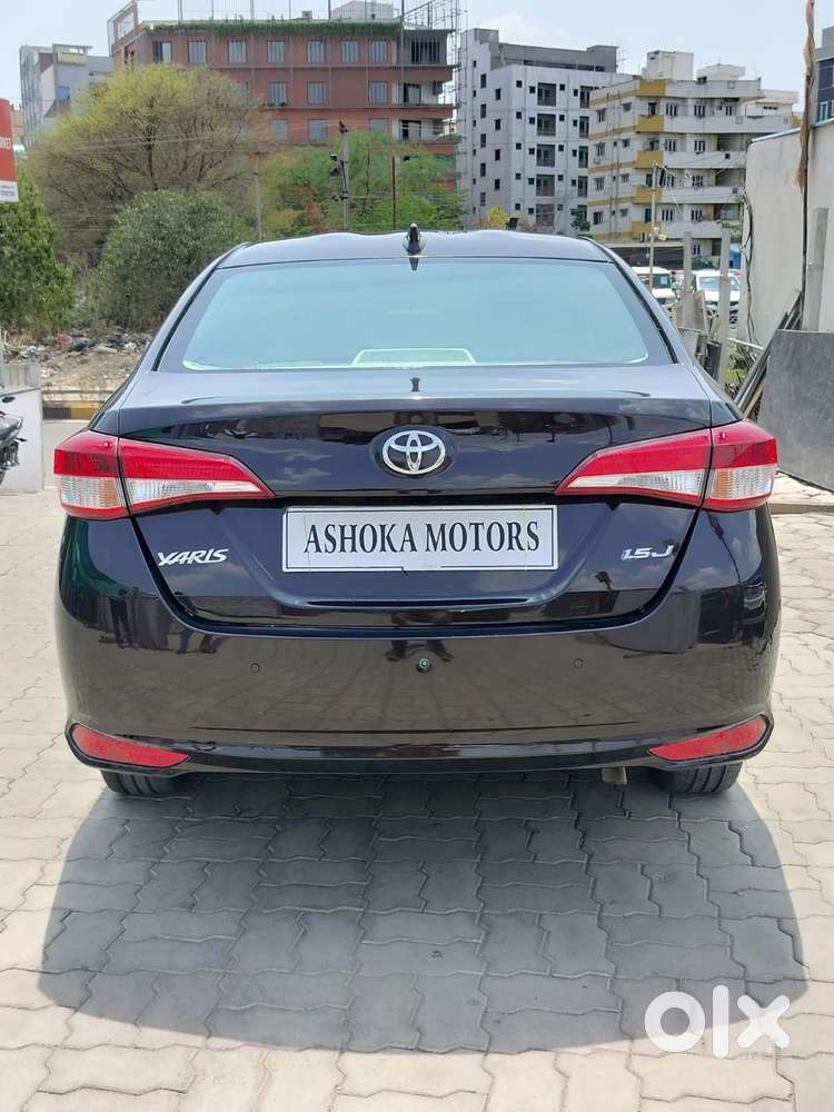 Toyota Yaris J Cvt, 2021, Petrol
