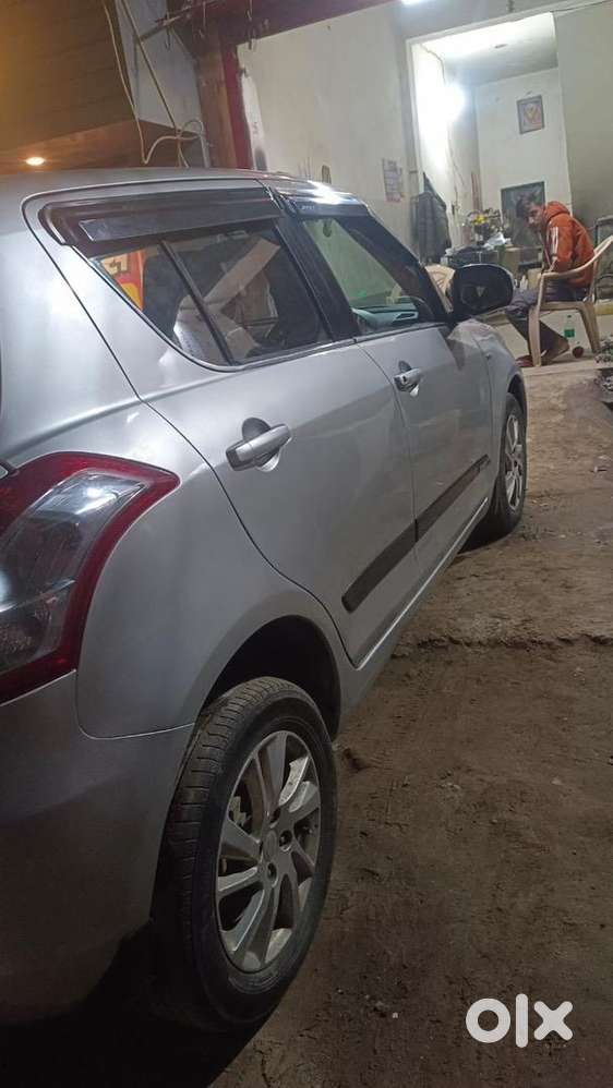 Maruti Suzuki Swift 2012 Cng & Hybrids Good Condition
