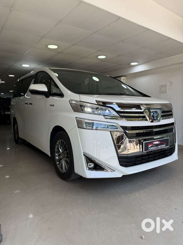 Toyota Vellfire 2.5 Executive Lounge, 2023, Petrol