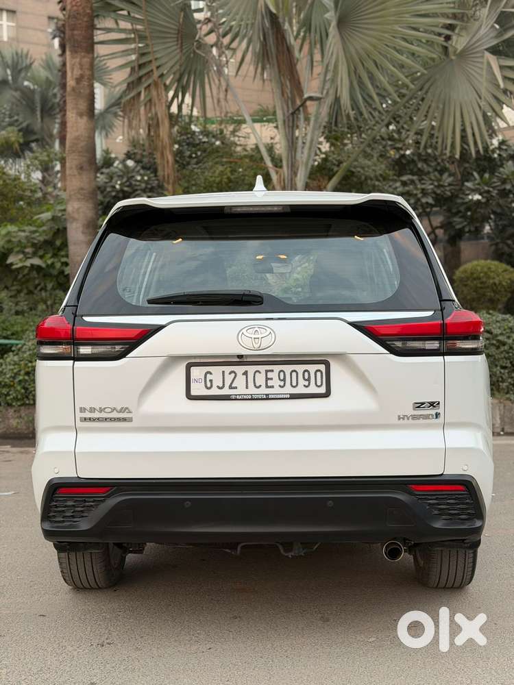 Toyota Innova Hycross 2.0 Zx Hybrid 7 Str, 2023, Petrol