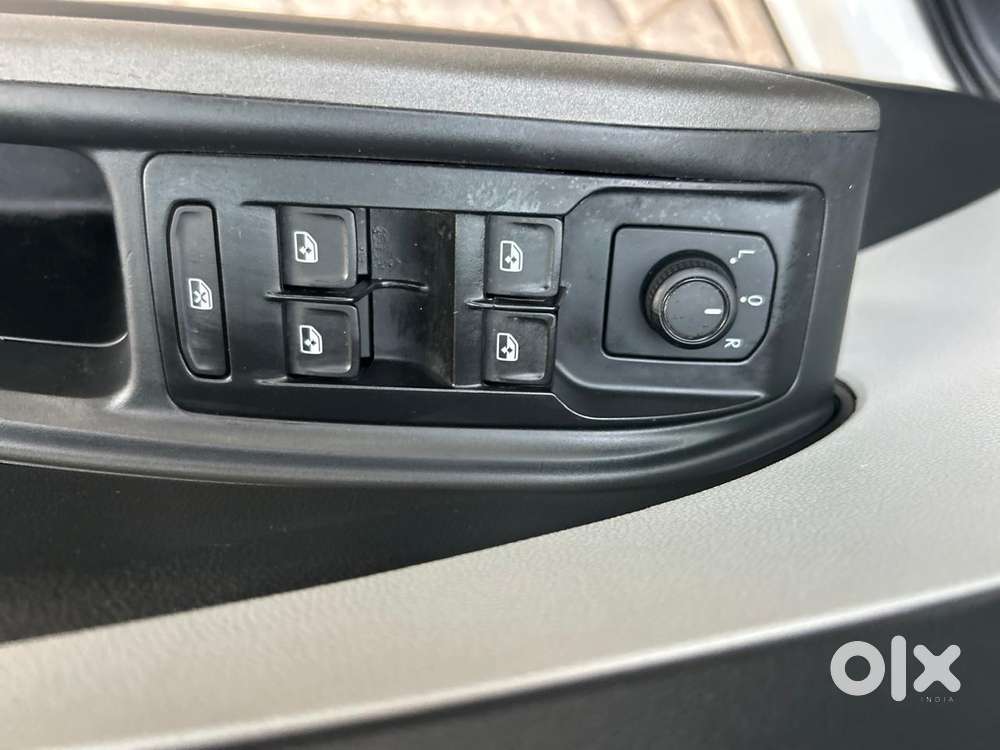 Skoda Kylaq Signature, 2025, Petrol
