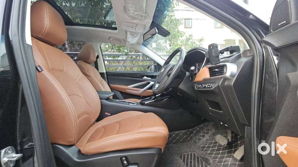 Mg Hector Plus Sharp Pro 1.5 Turbo Petrol 6 Str Dual Tone, 2020, Pet..