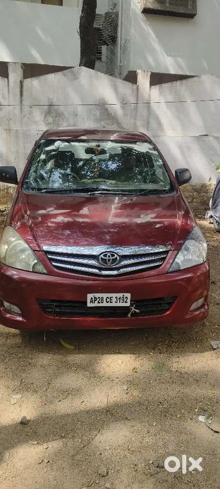Toyota Innova 2010 Diesel 300000 Km Driven