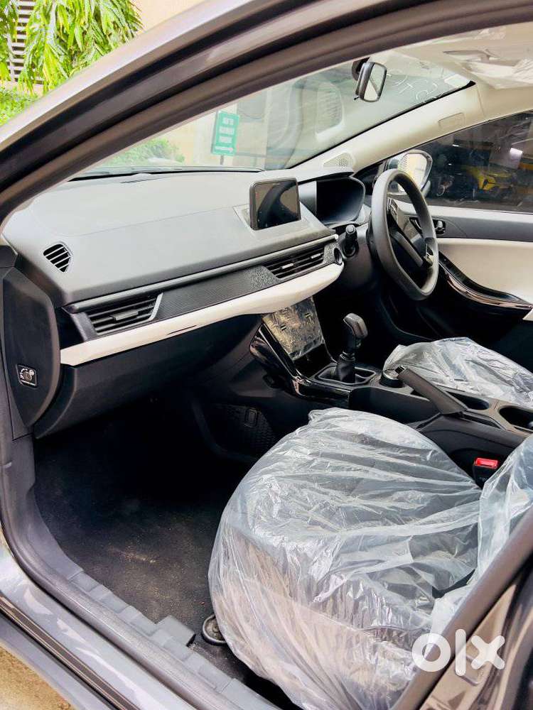 Tata Nexon Pure 1.2 Revotron Petrol 6 Mt, 2026, Petrol