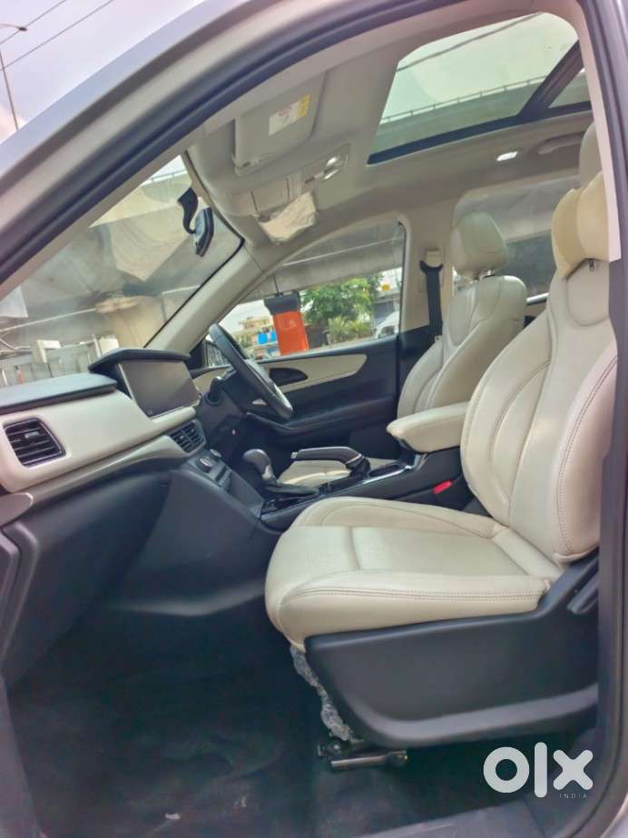 Mahindra Xuv700 2.2 Ax 5 Diesel At Str, 2022, Diesel