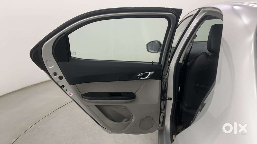 Tata Tiago Xza, 2018, Petrol