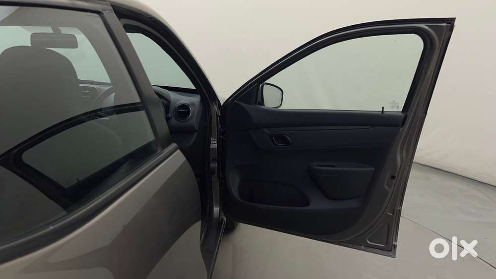 Renault Kwid 2019-ongoing 1.0 Rxt Amt (o), 2016, Petrol