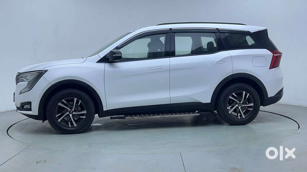 Mahindra Xuv700 2.0 Ax 5 Petrol Mt 7 Str, 2022, Petrol