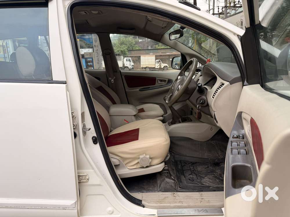 Toyota Innova 2.5 G (diesel) 8 Seater, 2014, Diesel
