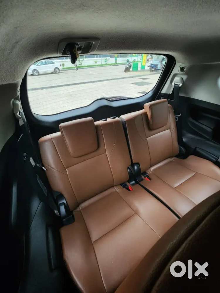 Toyota Innova Crysta 218 Dieselinnova Crysta Gx Automatic 
2016/8
1200