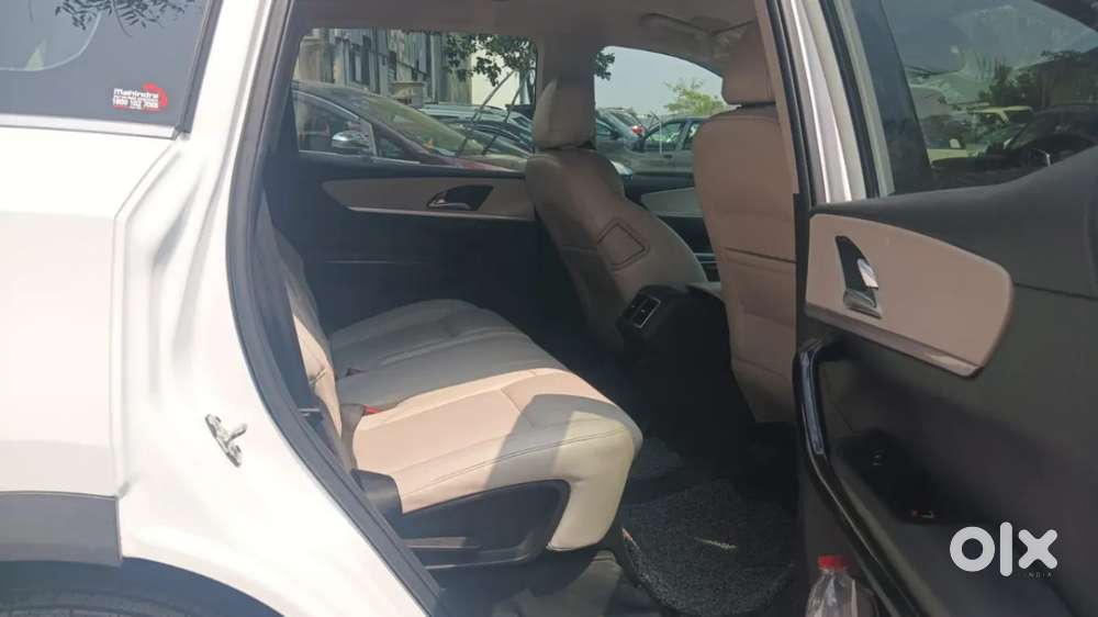 Mahindra Xuv700 2.2 Ax 7 Diesel At Luxury Pack Str, 2024, Diesel