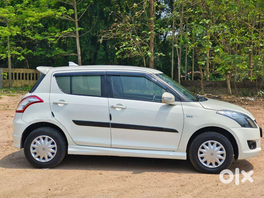 Maruti Suzuki Swift Vxi 1.2 Abs Bs-iv, 2016, Petrol