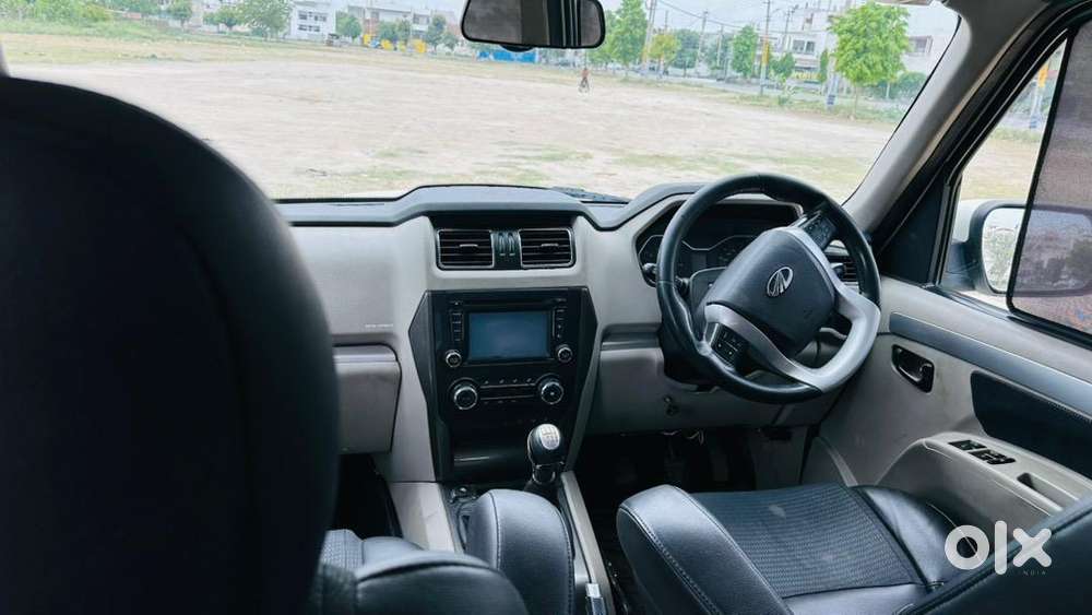 Mahindra Scorpio S11