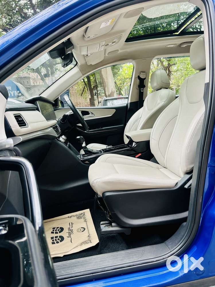 Mahindra Xuv700 2.0 Ax 7 Petrol At Luxury Pack Str, 2022, Petrol