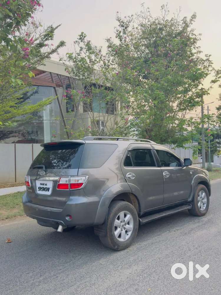 Toyota Fortuner 2010
