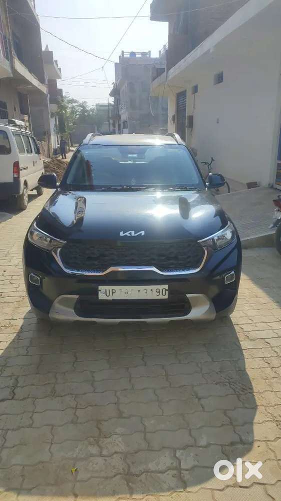 Second Top, Kia Sonet 2022 Diesel Well Maintained, Company Service.