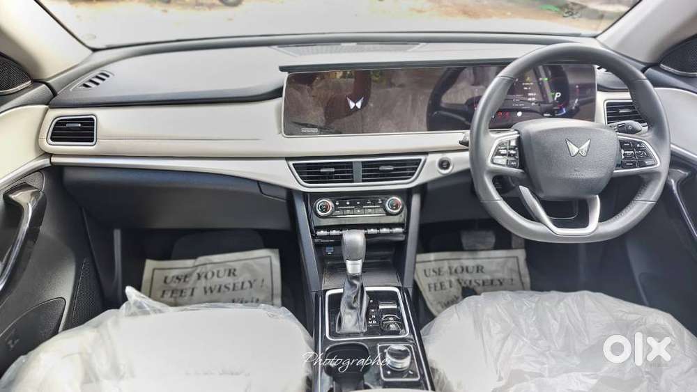 Mahindra Xuv700 2.2 Ax 7 Diesel At Luxury Pack Str, 2023, Diesel