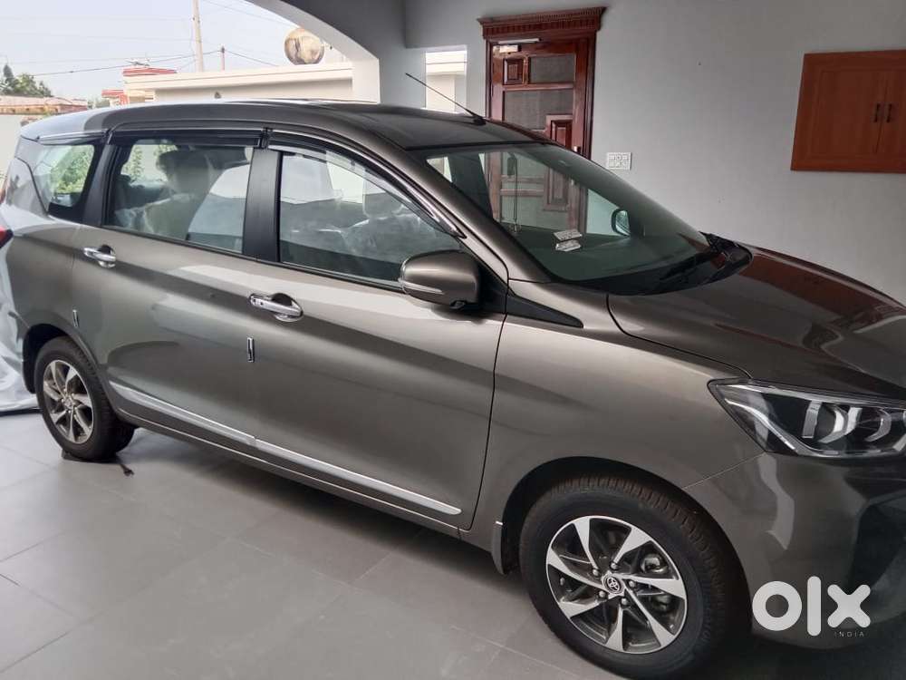 Toyota Rumion V At Petrol 2025