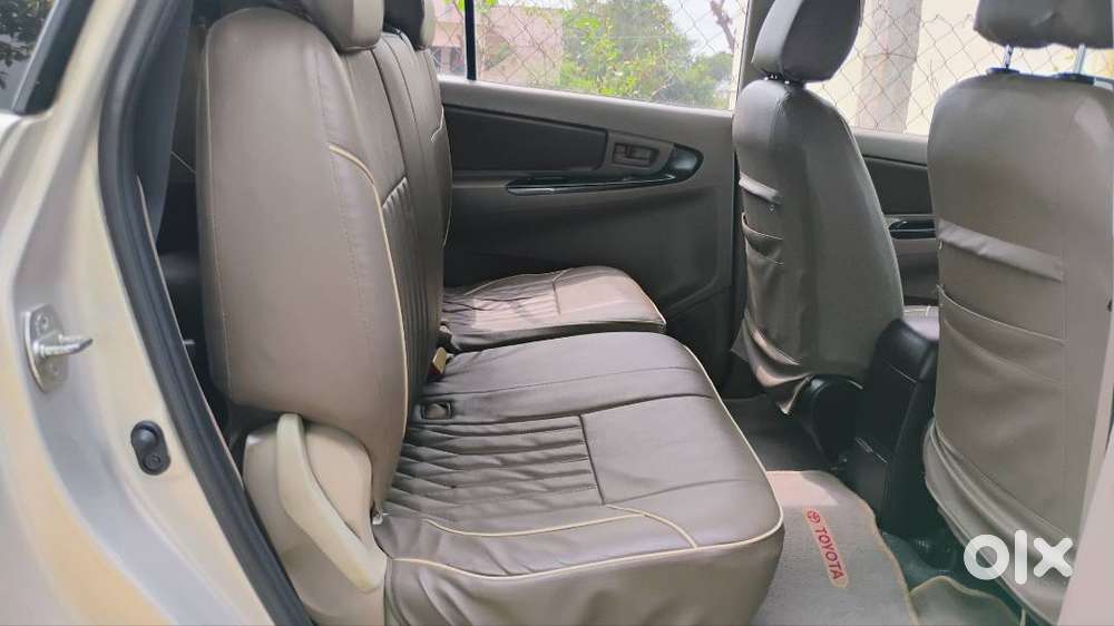 Innova 2.5 G Diesel  Best Car  Jain Family Used Car
