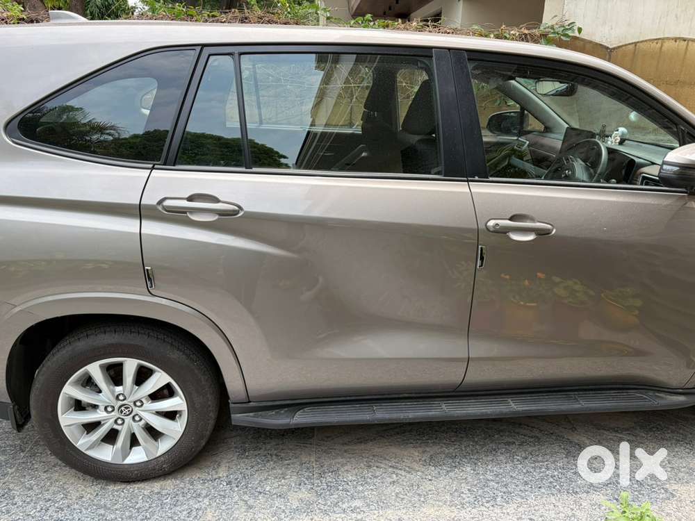 Toyota Innova Hycross 2025 Petrol In Show Room Condition