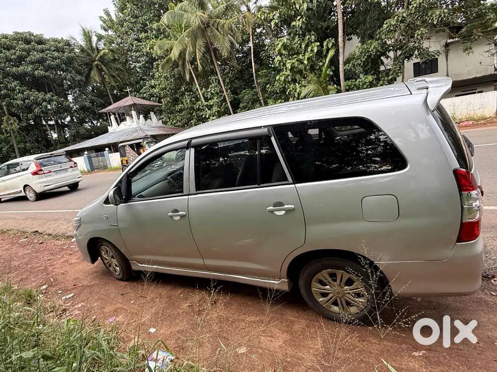 Re Innova 2.5 G 2012 Diesel