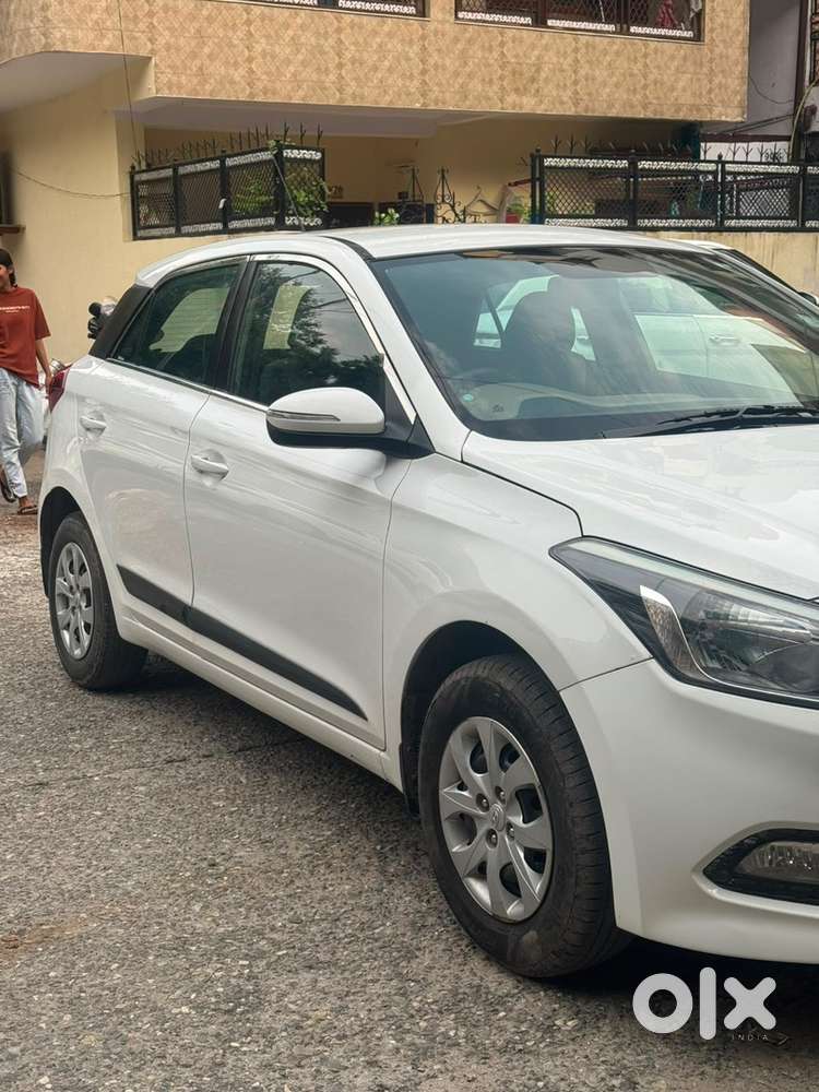 Hyundai I20 Sportz 2015 Petrol Well Maintained